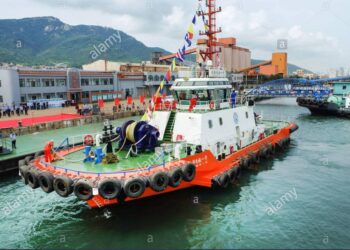 China’s 1st All-Electric Tugboat Enters Service