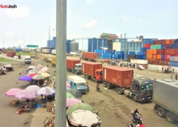 Displaced Traders, Artisans Dare NPA, Return To Tin Can Port Gate Two Months After Eviction