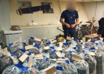 France Seizes Ton of Cocaine and Detains Crew of Bulker