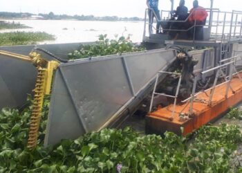 LASWA Begins Clearing Of Water Hyacinth On Lagos Inland Waterways