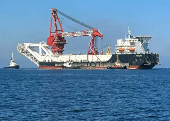 Russia Mulls Foreign Vessel Ban Along Northern Sea Route After Rescuing Several Ships