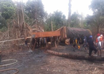 Navy Destroys 175 Illegal Refining Sites, Arrests 27 Vessels