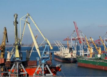 Food supplies running low on foreign ships stuck in Ukraine