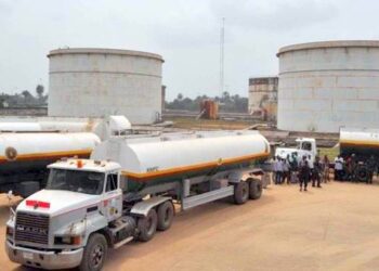 Petrol Scarcity: NNPC Begins Loading At Depots To Clear Queues