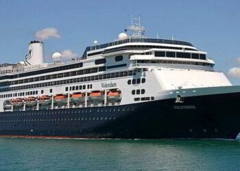 Holland America Pledges Ship to Shelter Ukrainian Refugees