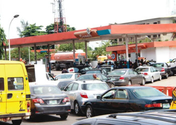 Fuel Queues Return To Lagos As IPMAN Members Shut Stations