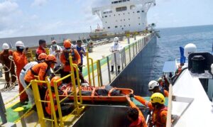 Body of the Filipino seaman who died on a bulk carrier LOWLANDS COMFORT  last week being carried out of the ship