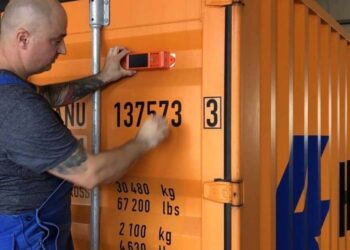 Hapag-Lloyd Starts Installation Of Real-Time Tracking Devices On Its Dry Container Fleet