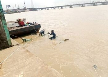 NIWA Flags-Off Wrecks Removal On Ibeshe, Owode, Ijora Waterways