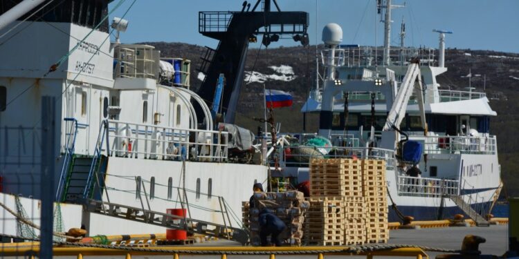 Norway Limits Port Access for Russian Fishing Vessels