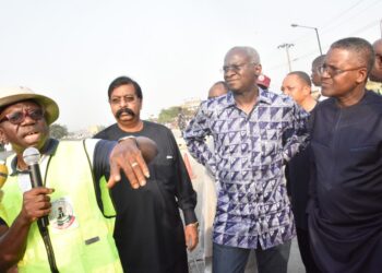 Fashola Visits Apapa-Oshodi Expressway Construction, Silent On Completion Date