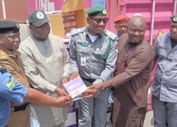 Apapa Customs Seizes 6 Containers Of Illicit Drugs, Used Clothes And Stolen SUVs worth N3.25 billion