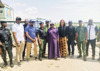 NIWA Embarks on Two-Month Water Hyacinth Clearance Exercise, Extends Operations to Niger Delta