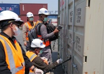 Philippines Holds Containership With Radioactive Cargo Offshore