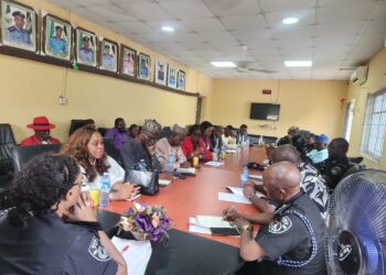 Western Ports Police Broker Peace Talks Amid Rising Shipping Charges Dispute