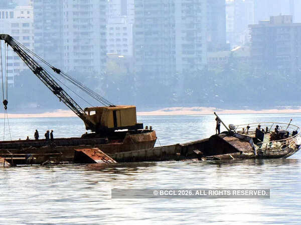 Submarine Attack On Iranian Ship Leaves 101 People Missing