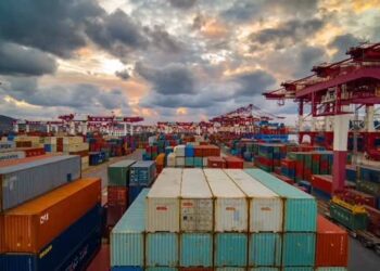 Over 270,000 TEU Stranded as Container Carriers Halt Gulf Cargo Bookings