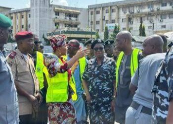 Two Weeks After PEBEC Clean-Up: Gridlock, Illegal Checkpoints Returns At Lagos Port Corridors     