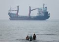 War Insurers Advise Shipping Companies To Pause Hormuz Voyages